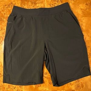 Lululemon THE Linerless Short in Black 9”